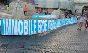 Presentazione maglie Lazio: lo striscione dei tifosi per Immobile – FOTO
