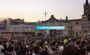 Presentazione maglie Lazio: tantissimi tifosi in Piazza del Popolo – FOTO