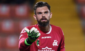 Verona-Spezia, infortunio shock alla caviglia per Dragowski