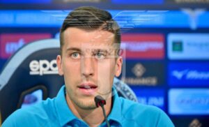 Conferenza stampa Casale: «Ho voluto fortemente la Lazio, step importante per la mia carriera»