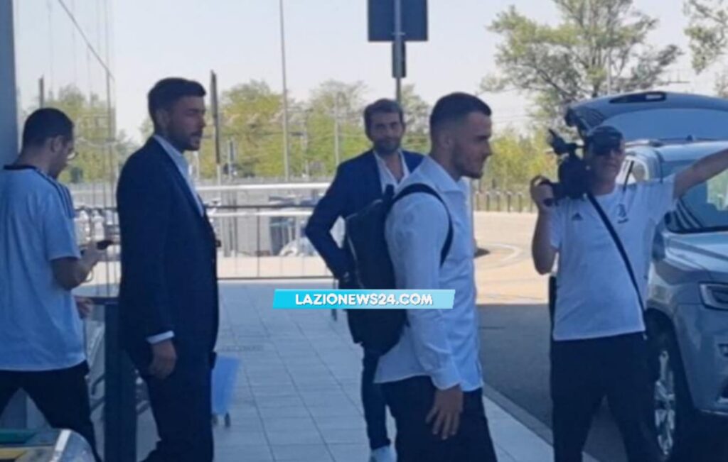 Kostic a Torino: l'esterno è arrivato a Caselle insieme ad un ex Lazio VIDEO 1 WhatsApp Image 2022 08 11 at 13.20.47