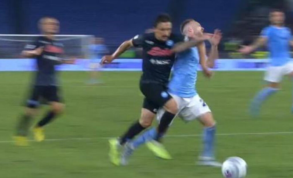 Lazio Napoli, Mario Rui colpisce Lazzari ma per Sozza non è rigore 1 Lazzari Mario Rui
