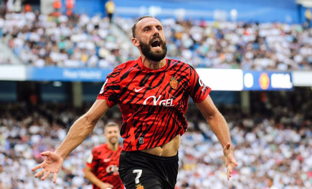 Muriqi IRONIZZA, la BATTUTA dell'ex Lazio al giornalista: «Con questo piedi NON potrei giocare a calcio» 1 Muriqi
