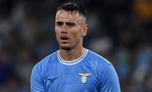 Lazio, Patric esulta con l’aquila Olympia: la foto fa esplodere di gioia i tifosi