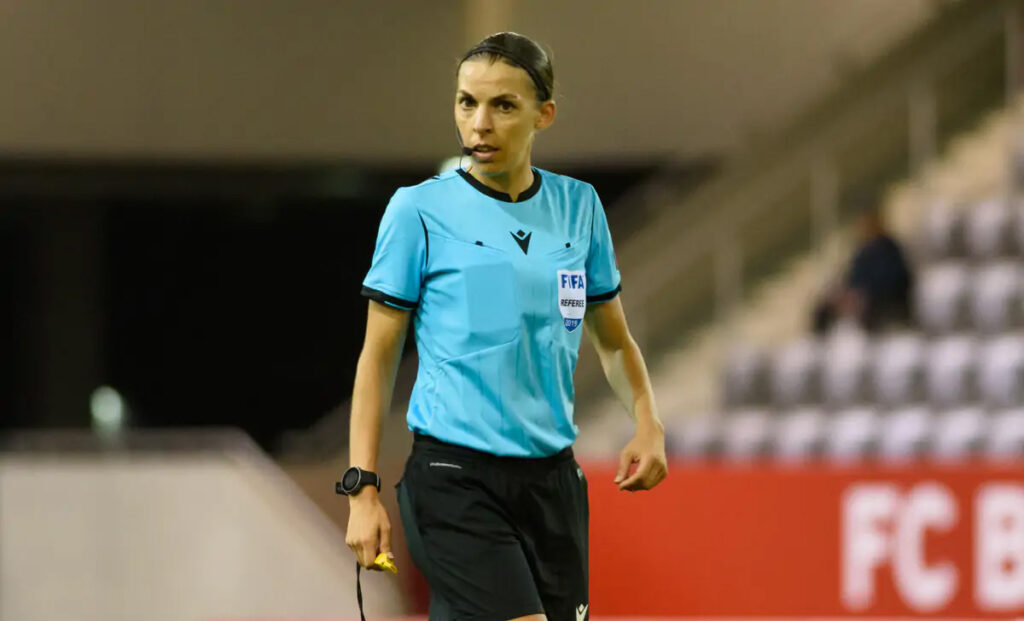 Qatar 2022, Frappart dirigerà Germania-Costa Rica: primo arbitro donna ai Mondiali 1 Frappart