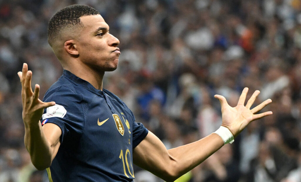 UFFICIALE, Mbappè è un nuovo giocatore del Real Madrid: il comunicato 1 Mbappe 3