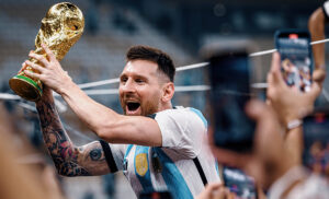 Messi: «Il mondiale lo abbiamo vinto anche grazie a Maradona»