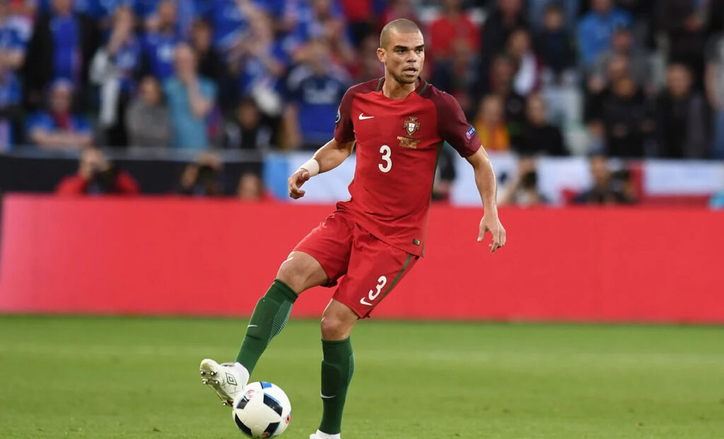 Pepe furioso: «Inammissibile l'arbitro argentino. Possono dare il titolo a Messi» 1 Pepe