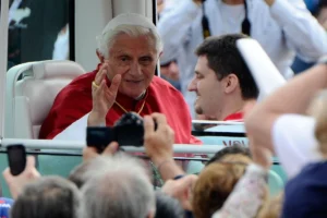 Addio a Benedetto XVI, il cordoglio della Lazio sui social – FOTO