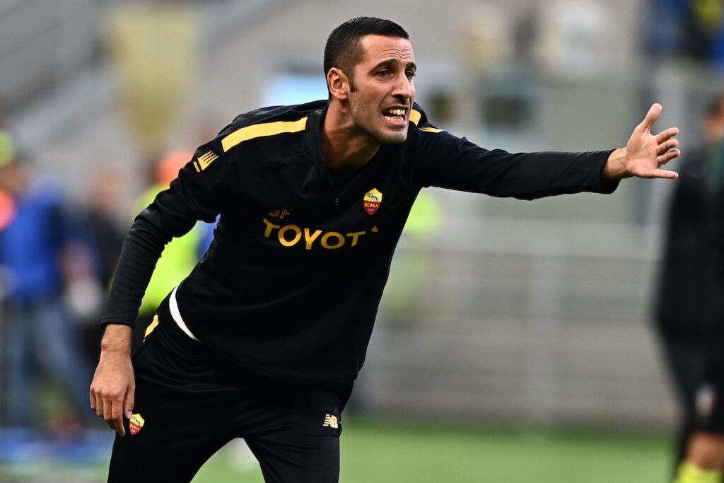 Follia Foti: il vice di Mourinho mette le mani addosso a un giocatore del Feyenoord 1 foti roma