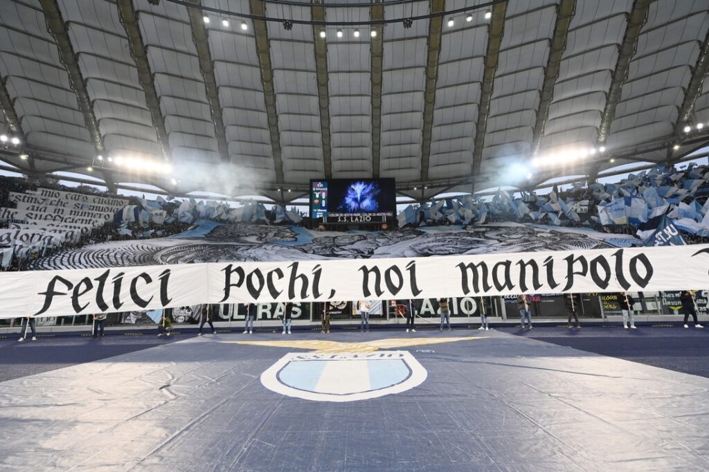 Il derby continua: nuove scritte omofobe contro i laziali - FOTO 1 WhatsApp Image 2023 03 19 at 18.47.51