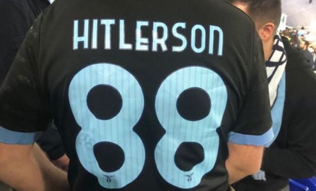 Maglia Hitlerson e cori antisemiti: sdegno generale, anche dei tifosi della Lazio 1 maglia hitlerson lazio