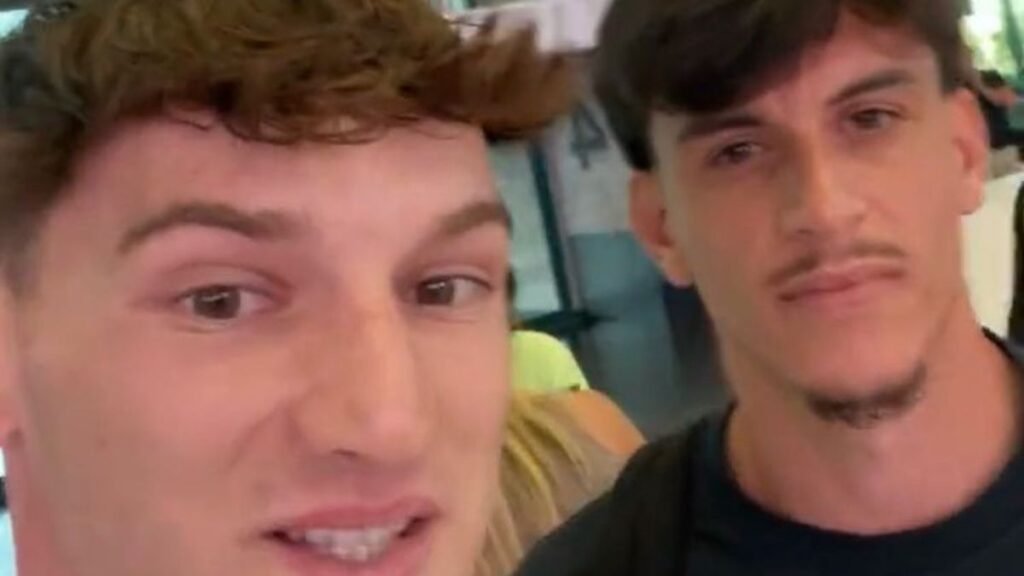 Tifoso Lazio sfotte Ibanez all'aeroporto: «Grazie da laziale». La reazione del difensore - VIDEO 1 ibanez tifoso lazio