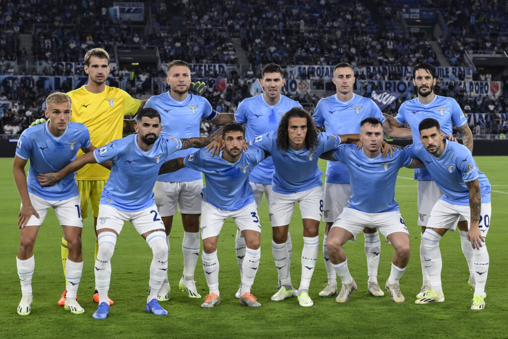 Lazio Monza, biancocelesti sotto la Curva Nord a fine partita. Fischi e messaggio chiaro: «Fuori le palle» 1 form Lazio Z876156