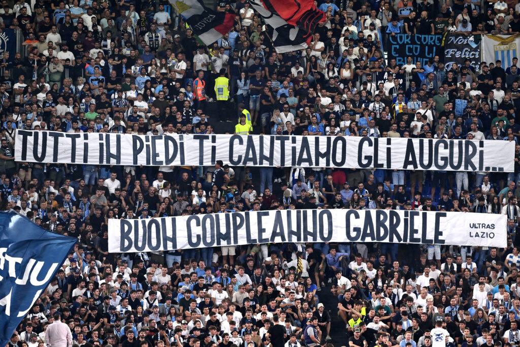 Gabriele Sandri, la curva Nord non dimentica il tifoso e gli dedica uno striscione per il suo compleanno 1 str tifosi Lazio AS1 5331