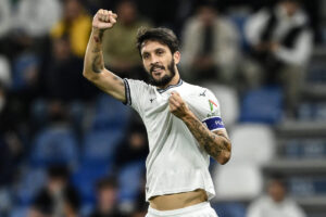 Lazio-Genoa, Luis Alberto spinge la squadra: il suo gesto a bordocampo non passa inosservato