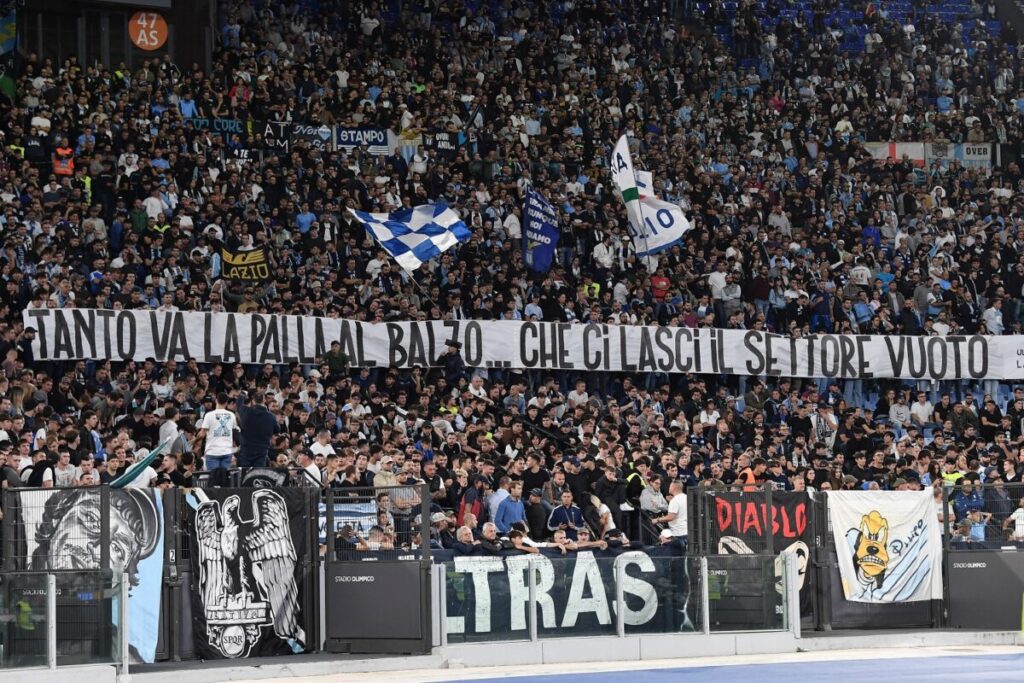 Lazio Sassuolo, Briga incanta il popolo biancoceleste all'Olimpico: il VIDEO da brividi 1 str tifosi Lazio AS2 9370 e1698701200828