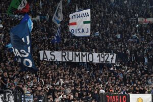 Atletico-Lazio, i biancocelesti salutano i tifosi presenti al Metropolitano