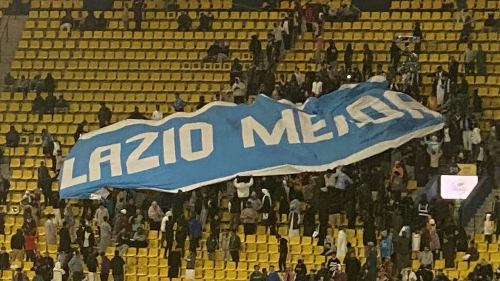 Napoli Fiorentina choc, sugli spalti appare lo striscione: «Lazio m...a» 1 Striscione anti Lazio