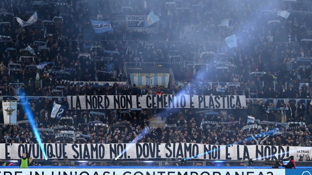 Lazio Napoli, i tifosi si schierano con la Curva Nord: apparsi striscioni all'Olimpico 1 Striscioni Curva Nord