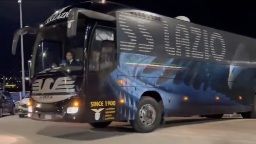 Olimpico: l'arrivo dei pullman di Lazio e Salernitana - VIDEO 1 Pullman Lazio