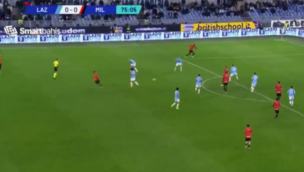 Lazio Milan, Leao porta in vantaggio i rossoneri, ma il gol viene annullato per fuorigioco - VIDEO 1 leao