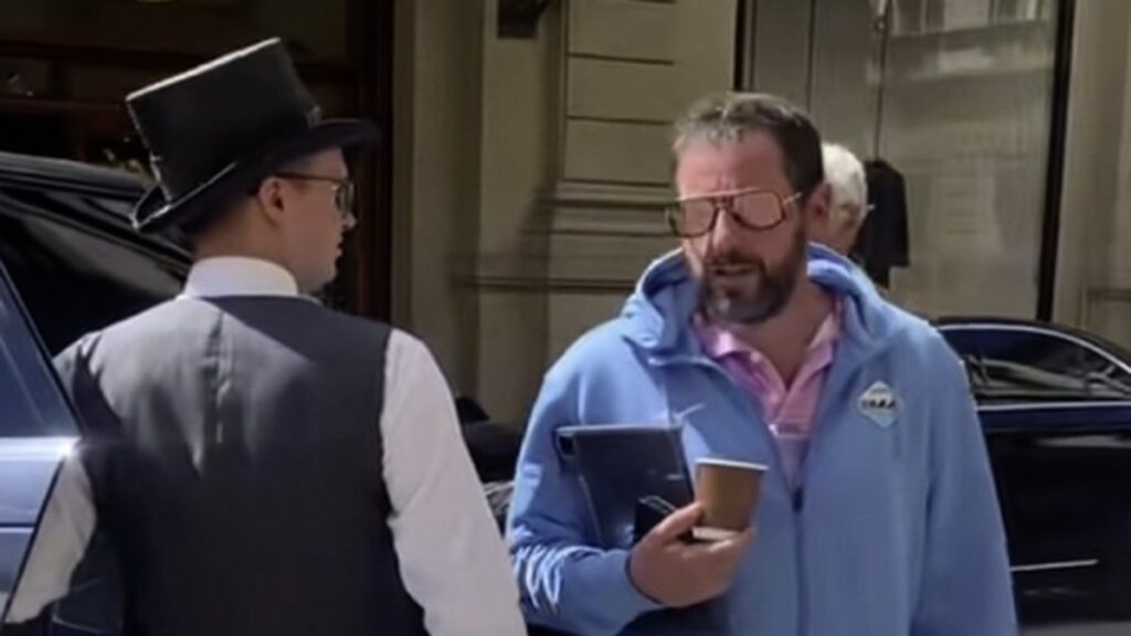 Lazio, un attore di Hollywood si veste di biancoceleste: la FOTO fa scatenare i tifosi 1 Adam Sandler