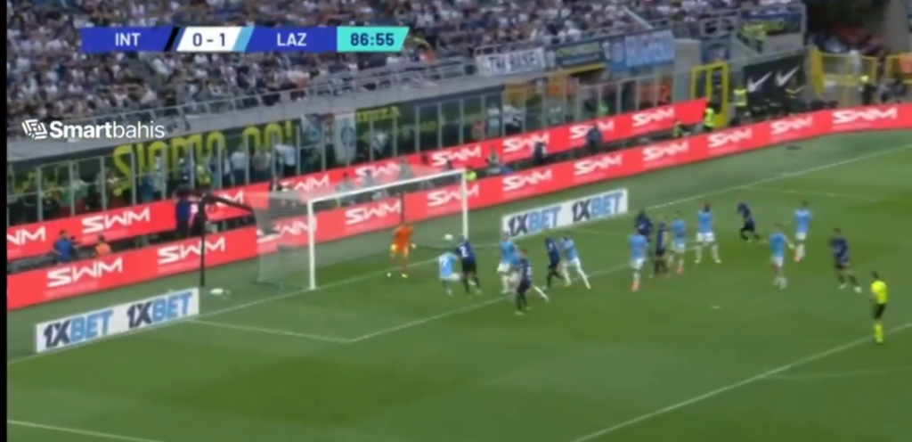 Gol Dumfries, Lazio disattenta su palla inattiva: PAREGGIO per l'Inter - VIDEO 1 dumfries
