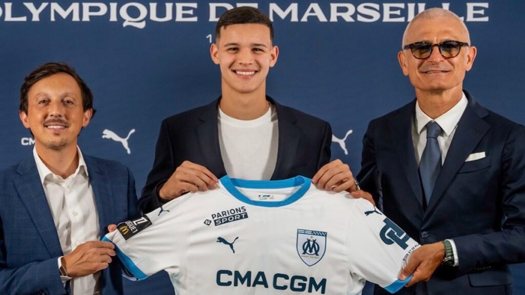 Carboni Lazio, l'argentino si presenta al Marsiglia: «Ecco cosa mi ha CONVINTO a decidere di scegliere questo club» 1 carboni