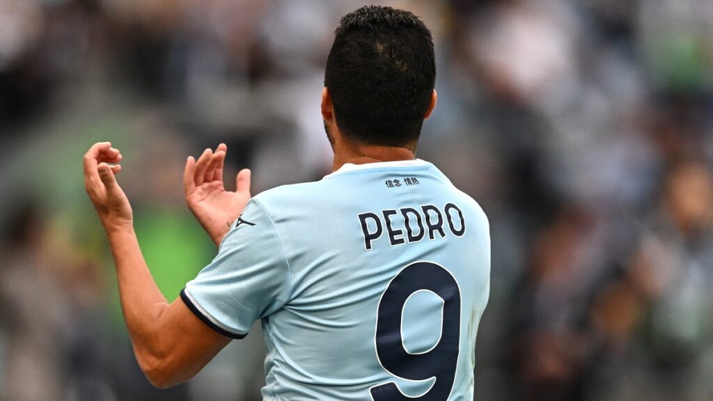 Pedro, l'attaccante della Lazio riabbraccia Reina: il pensiero per l'ex compagno di squadra - FOTO 1 Pedro