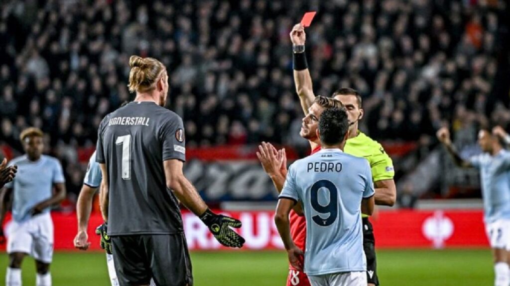 Unnerstall espulso, Twente in 10 uomini! Svolta la partita della Lazio 1 unnerstall