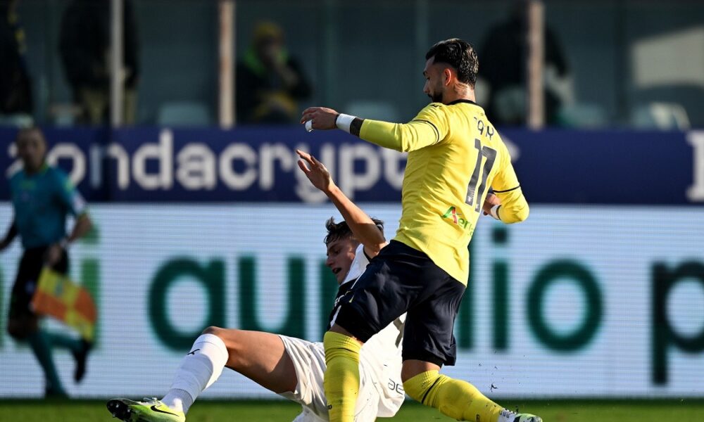 L’attaccante argentino Castellanos sfrutta l’indecisione degli avversari: la Lazio riapre la partita a 10′ dalla fine.