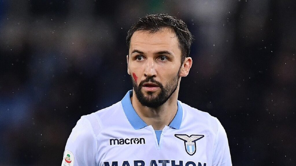 Badelj, l'ex Lazio racconta la sua vita senza social: «Scala, Mozart e Brahms. Con Pioli i pensieri arrivavano da soli» 1 badelj