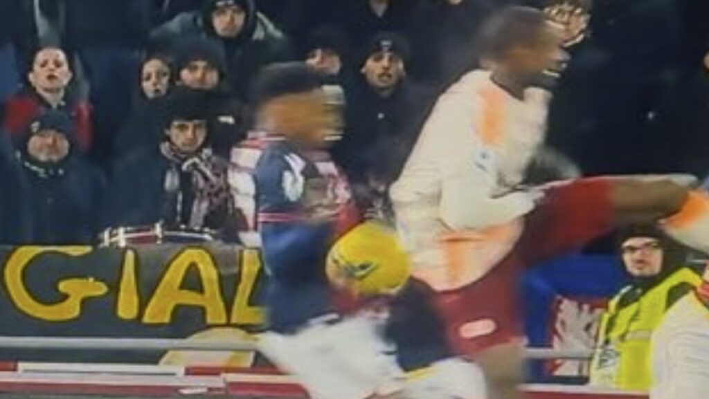 Bologna Roma, rigore e polemiche nel 2-2 in rimonta dei giallorossi. Il tocco di Lucumì fa discutere 1 Mano Lucumì