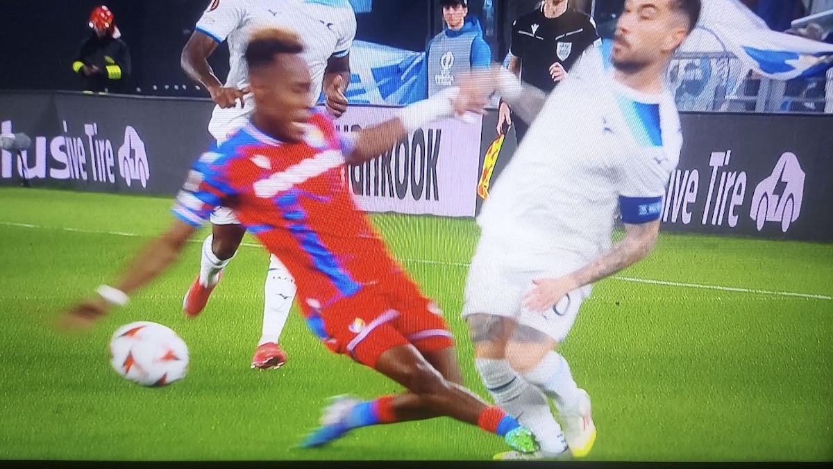 Zaccagni Dweh, soltanto giallo? Intervento rischiosissimo sul capitano della Lazio: cosa è successo - FOTO 21 Zaccagni Dweh