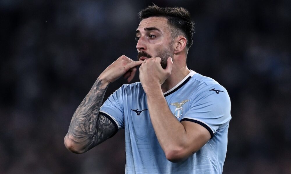 Milan non molla il difensore della Lazio: rossoneri pronti a soffiare l’oggetto del desiderio, concorrenza permettendo