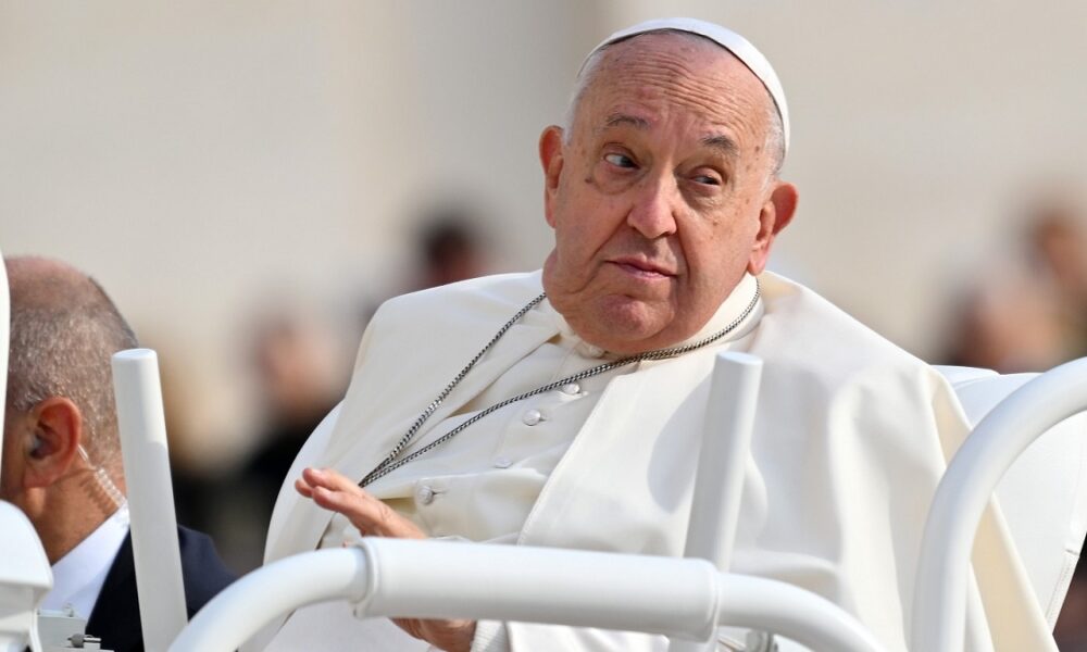 Papa Francesco se va: i campionati esteri fermano tutto? La decisione in arrivo!