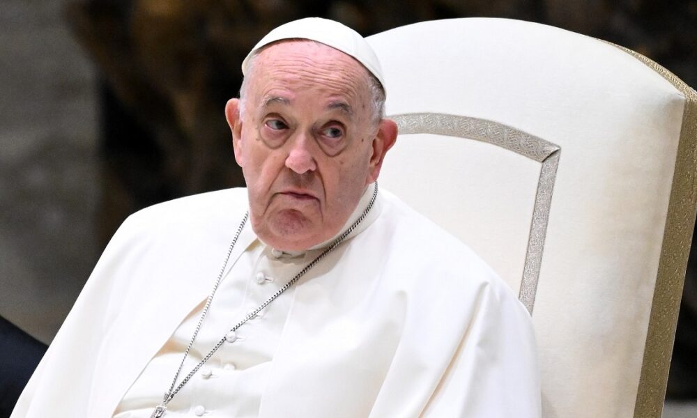 Footballers Hysaj and Pellegrini get sentimental over Pope Francis’s death – check their emotional social posts and pics.