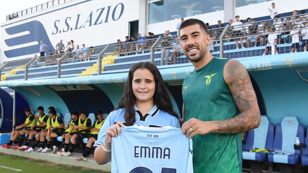 Emma, la giovane tifosa della Lazio respinta al ristorante è ospite d'onore a Formello 1 Lazio