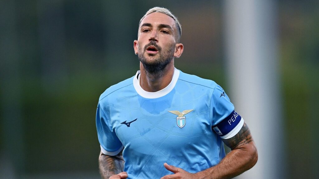 Lazio: Cataldi Riconquistato da Sarri, la Fascia da Capitano come Simbolo di Rilancio 1 cataldi