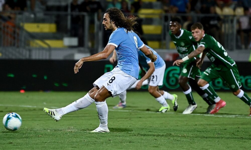 Guendouzi sfida i portieri: il francese spavaldo si candida a rigorista per la Lazio, con trucco marsigliese