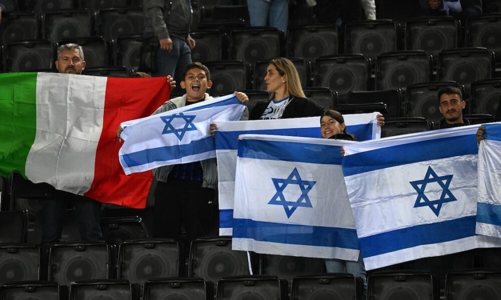 Italia-Israele: Scontri a Udine tra polizia e manifestanti. Tensioni durante l’inno.