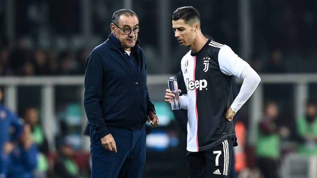 Sarri, il retroscena: quella volta che Ronaldo gli masticò l'erba davanti per fargli capire che… 1 Sarri Ronaldo