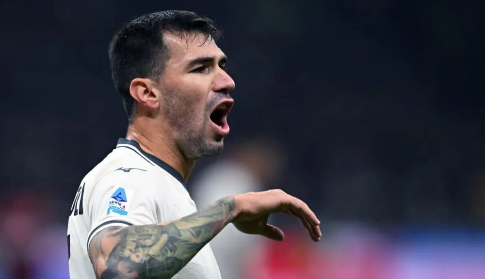 Romagnoli chiamato a difendere la Lazio: il rinnovo è sul piatto, toccherà alla società fare la mossa giusta.