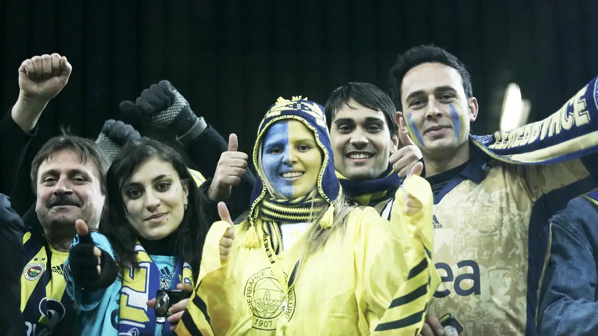 Fenerbahce, che caos! Arrestato il presidente del Fenerbahce Saran. Il club rompe il silenzio e chiarisce la situazione 21 tifosi Fenerbache A2R9058