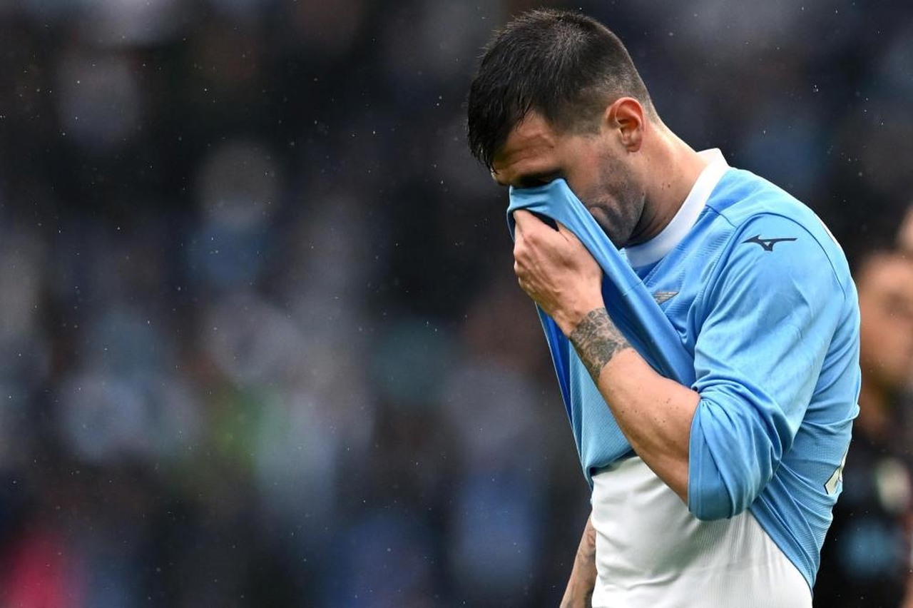 Romagnoli, l'attacco ai tifosi, la spaccatura con Sarri: fermi tutti questa è una simulazione, anzi no! Purtroppo è tutto vero 21 romagnoli