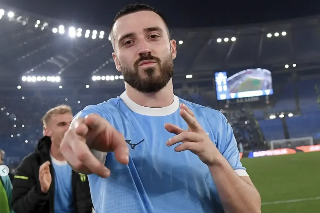 Addio alla Lazio, mossa Milan: "Contatto ufficiale" 22 Mario Gila