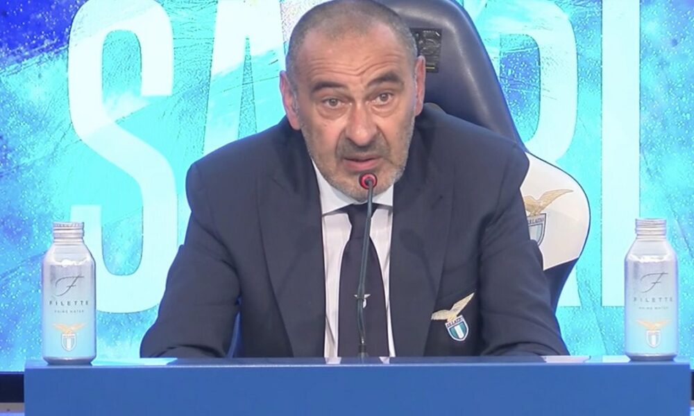 Lazio, Sarri all’attacco: “Futuro incerto, giocatori in fuga?” Lazio, Sarri all’attacco: “Futuro incerto, giocatori in fuga?”
