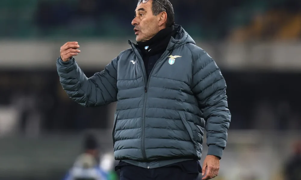 Lazio, destino Sarri: “Meglio al Napoli?” I tifosi si interrogano! Lazio, destino Sarri: “Meglio al Napoli?” I tifosi si interrogano!