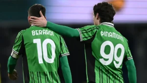 Pinamonti piace ancora alla Lazio, ma la pista è complicata: il Sassuolo alza il prezzo